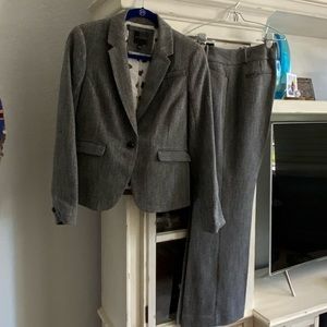 Houndstooth pant suit from The Limited. Size medium jacket, size 8 pants.